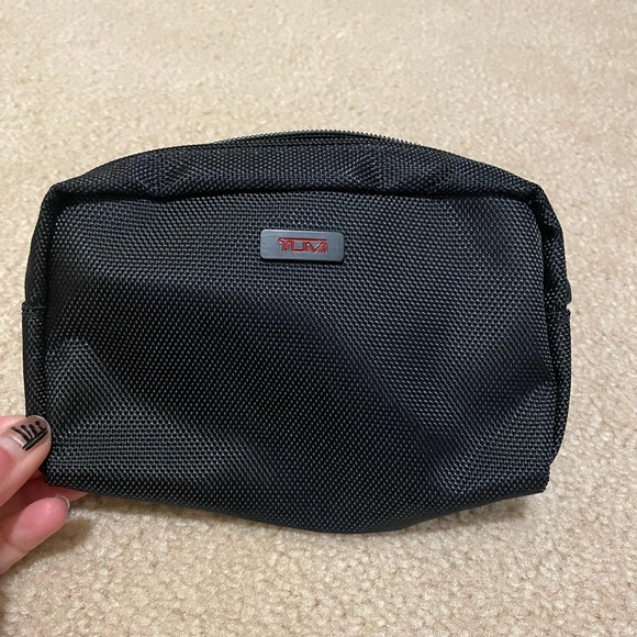 NEW! Tumi for Delta 1st class travel mini case - Picture 1 of 7